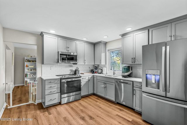 1515 Vivian Ln, Louisville, KY 40205