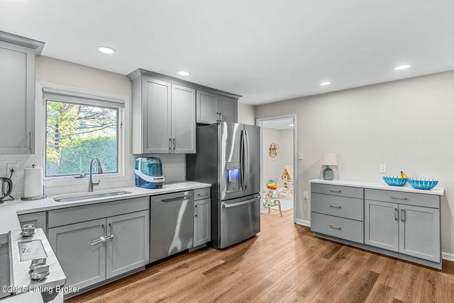 1515 Vivian Ln, Louisville, KY 40205