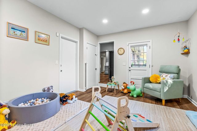 1515 Vivian Ln, Louisville, KY 40205