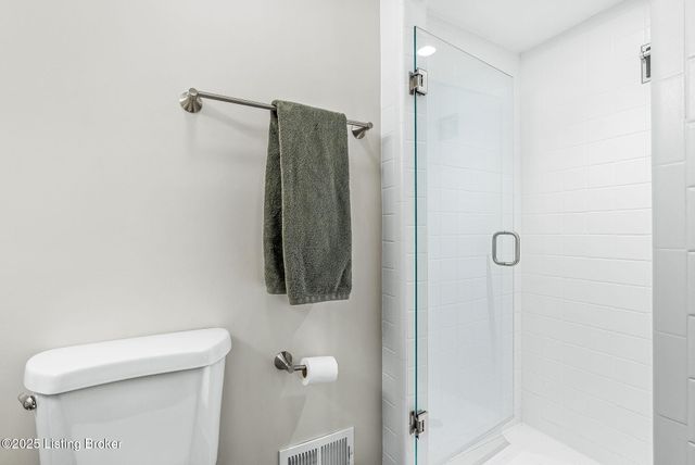 1515 Vivian Ln, Louisville, KY 40205