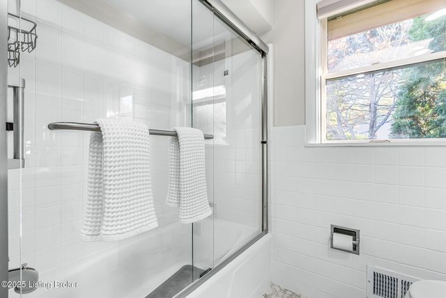 1515 Vivian Ln, Louisville, KY 40205