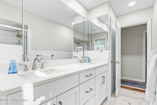 1515 Vivian Ln, Louisville, KY 40205