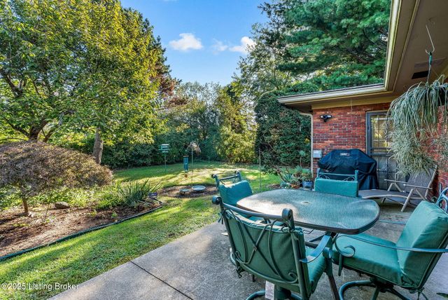 1515 Vivian Ln, Louisville, KY 40205