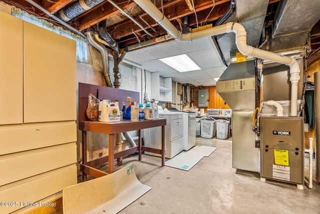 1515 Vivian Ln, Louisville, KY 40205