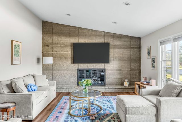 1515 Vivian Ln, Louisville, KY 40205