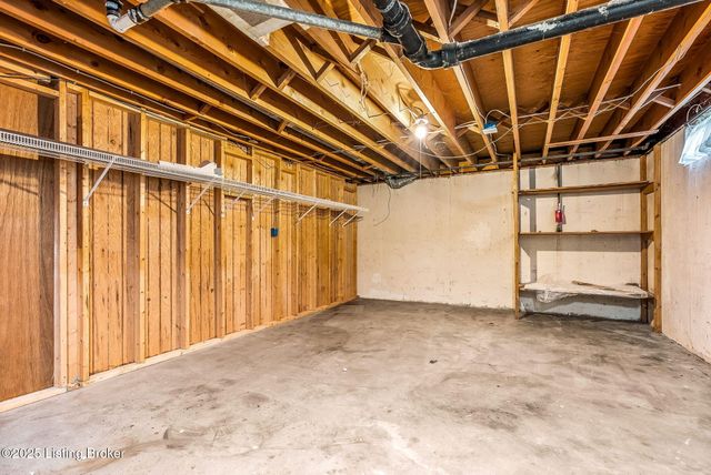 1515 Vivian Ln, Louisville, KY 40205