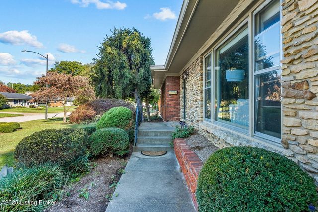 1515 Vivian Ln, Louisville, KY 40205