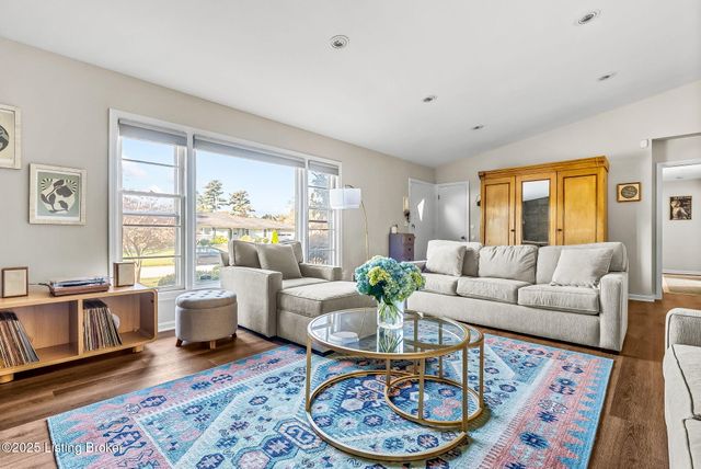 1515 Vivian Ln, Louisville, KY 40205