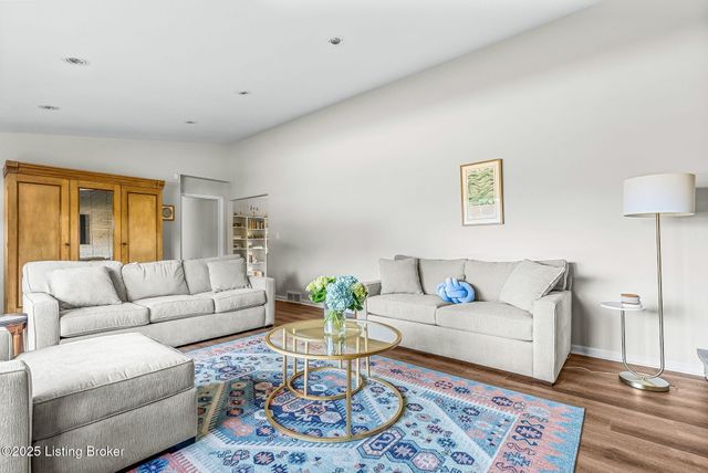 1515 Vivian Ln, Louisville, KY 40205