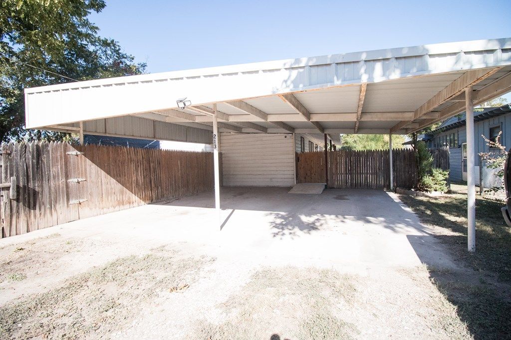Image 12 of property listing at 213 N Van Buren St, San Angelo, TX 76901