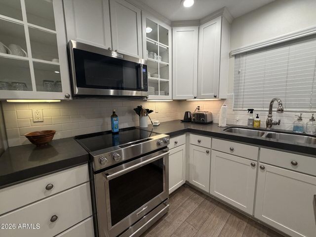 4061 E CAMPBELL Avenue E, Phoenix, AZ 85018