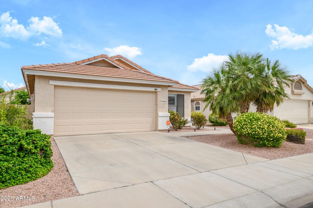 17614 W ARCADIA Drive, Surprise, AZ 85374 — photo 2