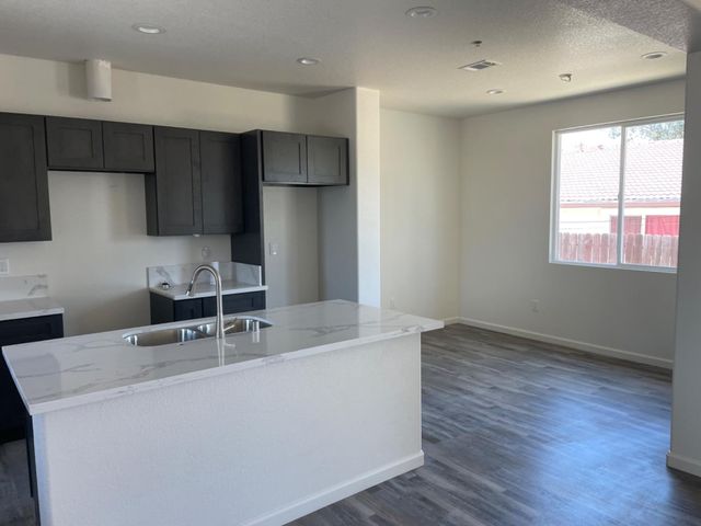 8007 Lorraine Ave, Stockton, CA 95210