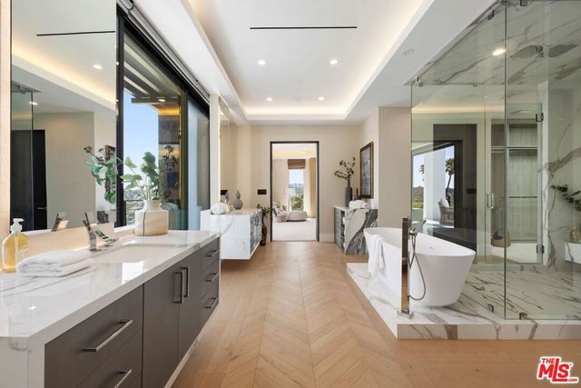 1754 Clear View Drive, Beverly Hills, CA 90210