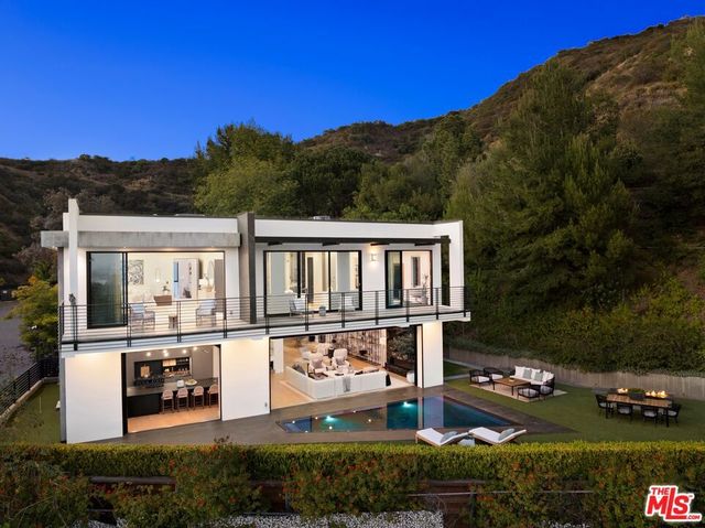 1754 Clear View Drive, Beverly Hills, CA 90210