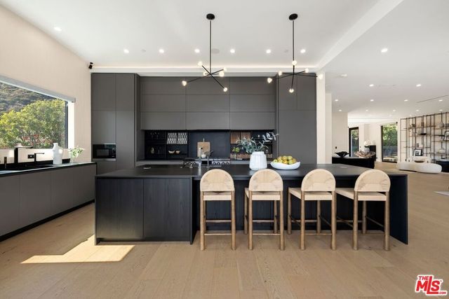 1754 Clear View Drive, Beverly Hills, CA 90210