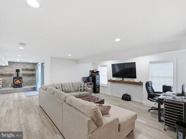 12140 BRENT TOWN RD, Midland, VA 22728