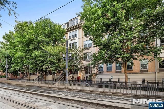 149 Essex Street 5T, Jersey City, NJ 07302