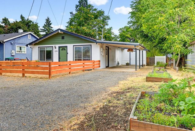 1325 Spring Street, Medford, OR 97504