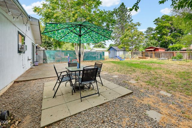 1325 Spring Street, Medford, OR 97504