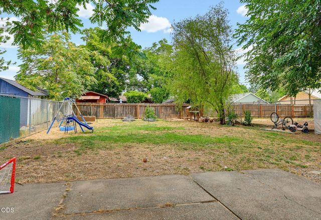 1325 Spring Street, Medford, OR 97504