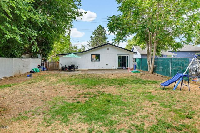 1325 Spring Street, Medford, OR 97504