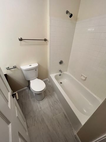 17 Bow Street 22, Somerville, MA 02143