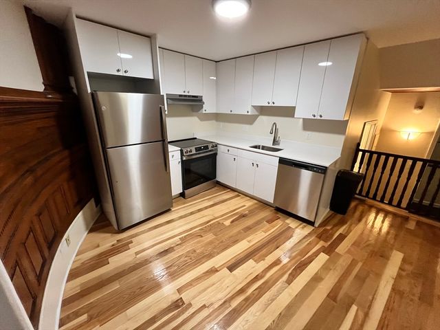 17 Bow Street 22, Somerville, MA 02143