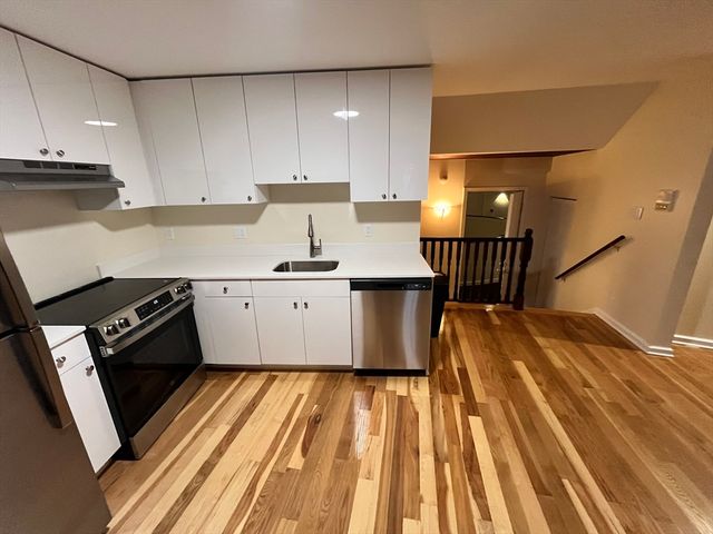 17 Bow Street 22, Somerville, MA 02143