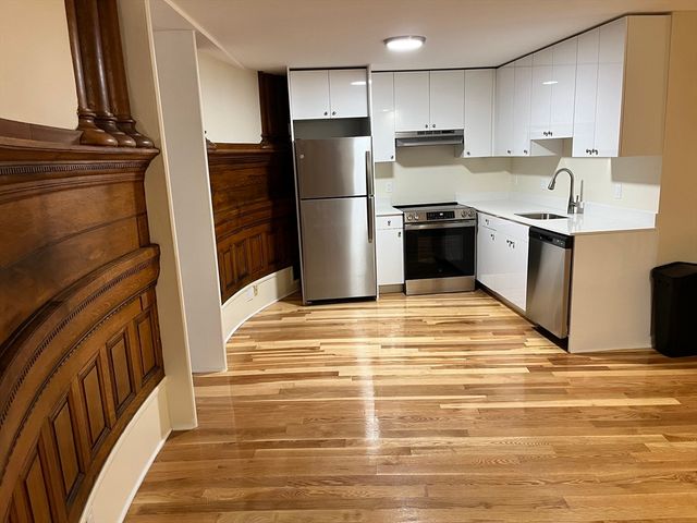 17 Bow Street 22, Somerville, MA 02143