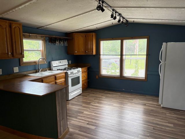 171 Kneeland Flats Trailer Park, Waterbury, VT 05676