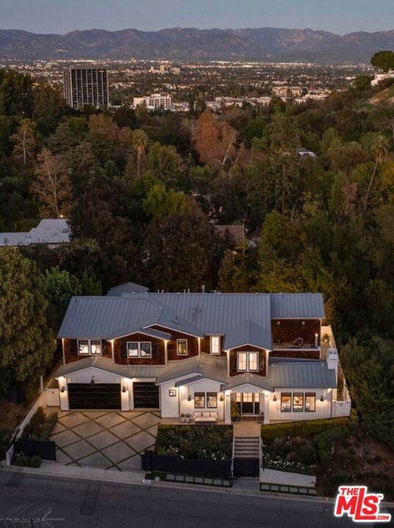 16101 Royal Mount Drive, Encino (los Angeles), CA 91436