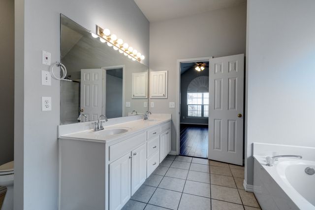 9111 Creede Trail, Fort Worth, TX 76118