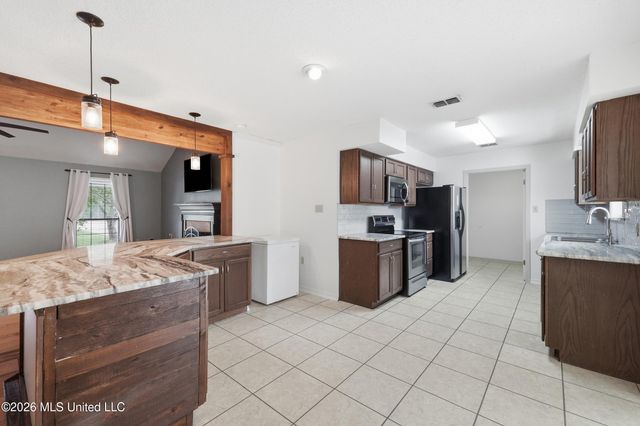 5428 Diamondhead Drive E, Diamondhead, MS 39525