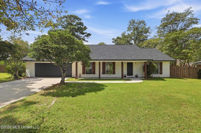 5428 Diamondhead Drive E, Diamondhead, MS 39525
