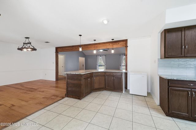 5428 Diamondhead Drive E, Diamondhead, MS 39525