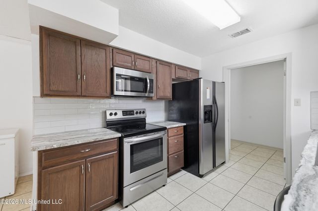 5428 Diamondhead Drive E, Diamondhead, MS 39525
