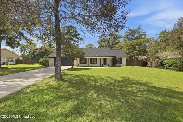 5428 Diamondhead Drive E, Diamondhead, MS 39525