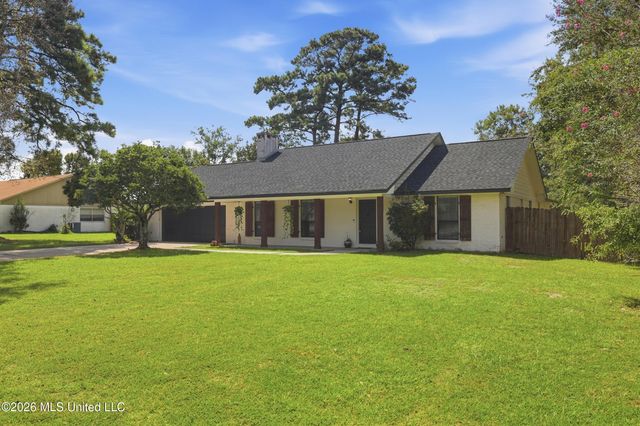 5428 Diamondhead Drive E, Diamondhead, MS 39525