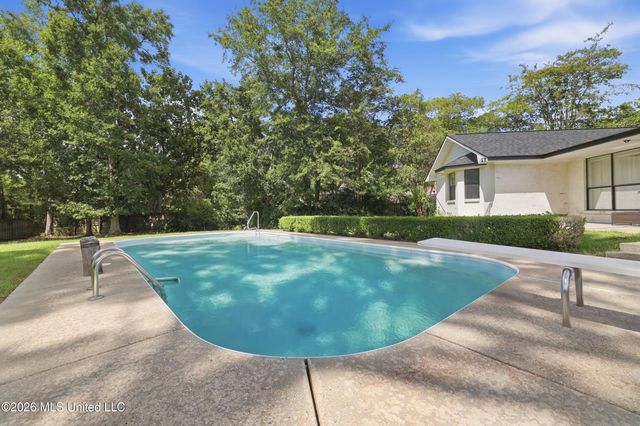 5428 Diamondhead Drive E, Diamondhead, MS 39525