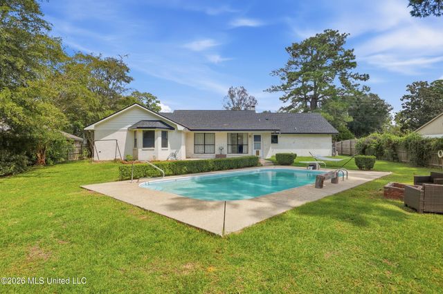 5428 Diamondhead Drive E, Diamondhead, MS 39525
