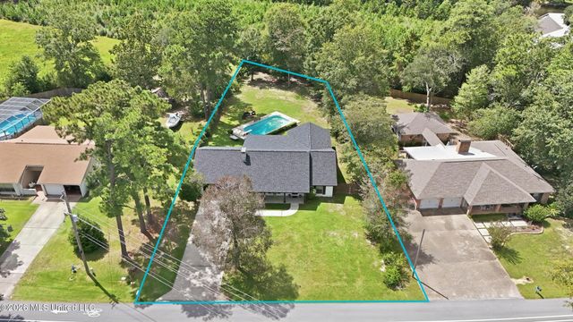 5428 Diamondhead Drive E, Diamondhead, MS 39525