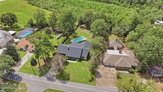 5428 Diamondhead Drive E, Diamondhead, MS 39525