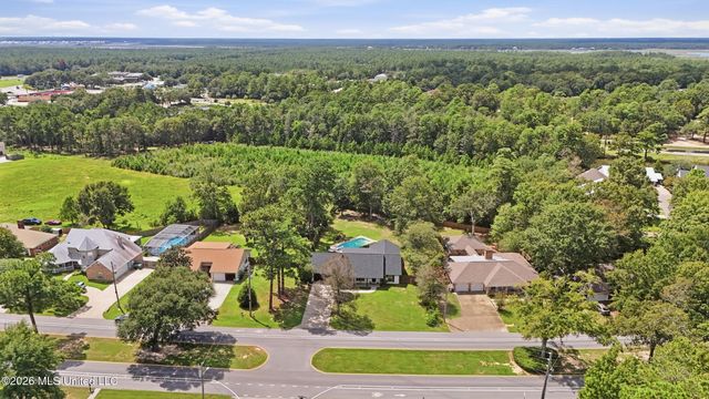 5428 Diamondhead Drive E, Diamondhead, MS 39525