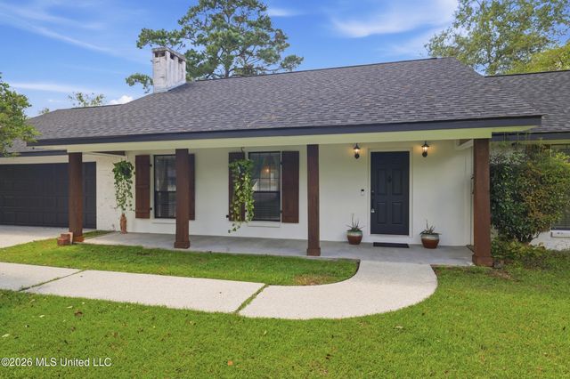 5428 Diamondhead Drive E, Diamondhead, MS 39525