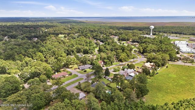 5428 Diamondhead Drive E, Diamondhead, MS 39525