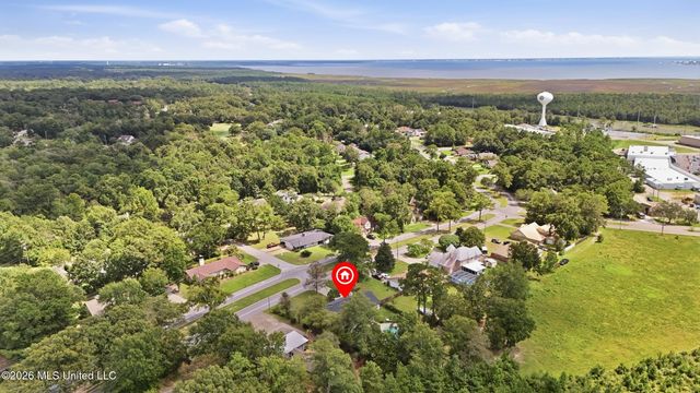 5428 Diamondhead Drive E, Diamondhead, MS 39525