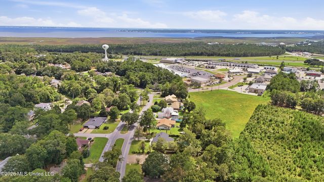 5428 Diamondhead Drive E, Diamondhead, MS 39525