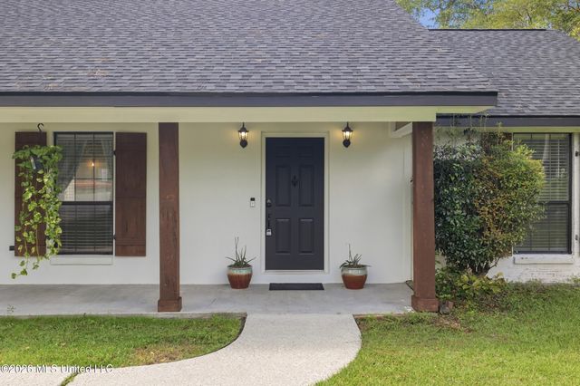 5428 Diamondhead Drive E, Diamondhead, MS 39525