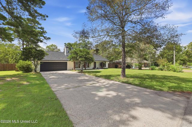 5428 Diamondhead Drive E, Diamondhead, MS 39525